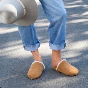 Beek Apalis Shearling in Caramel EUC